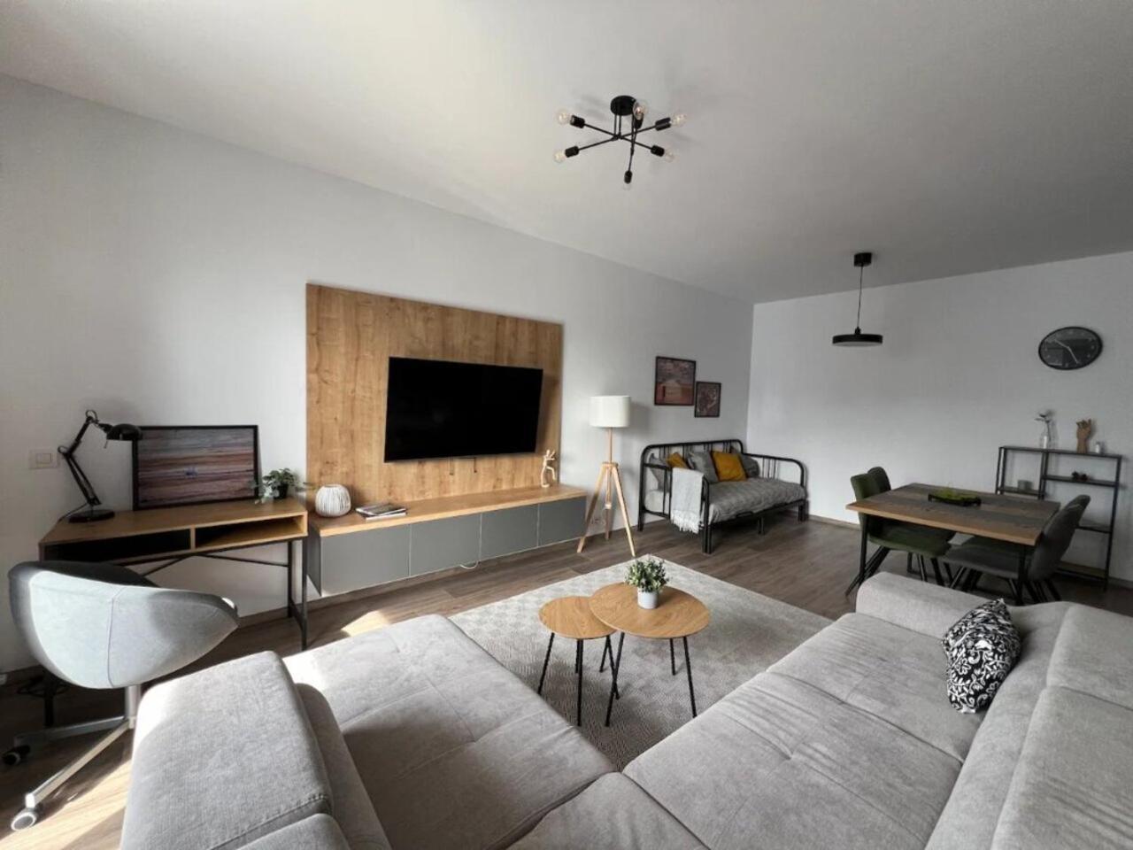 High-Rise Luxury Apartment With Free Parking Bucharest Luaran gambar