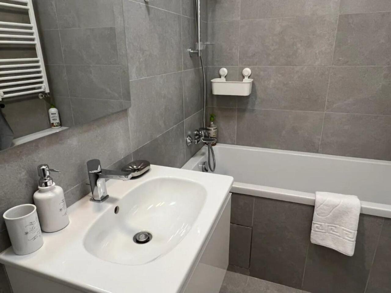 High-Rise Luxury Apartment With Free Parking Bucharest Luaran gambar