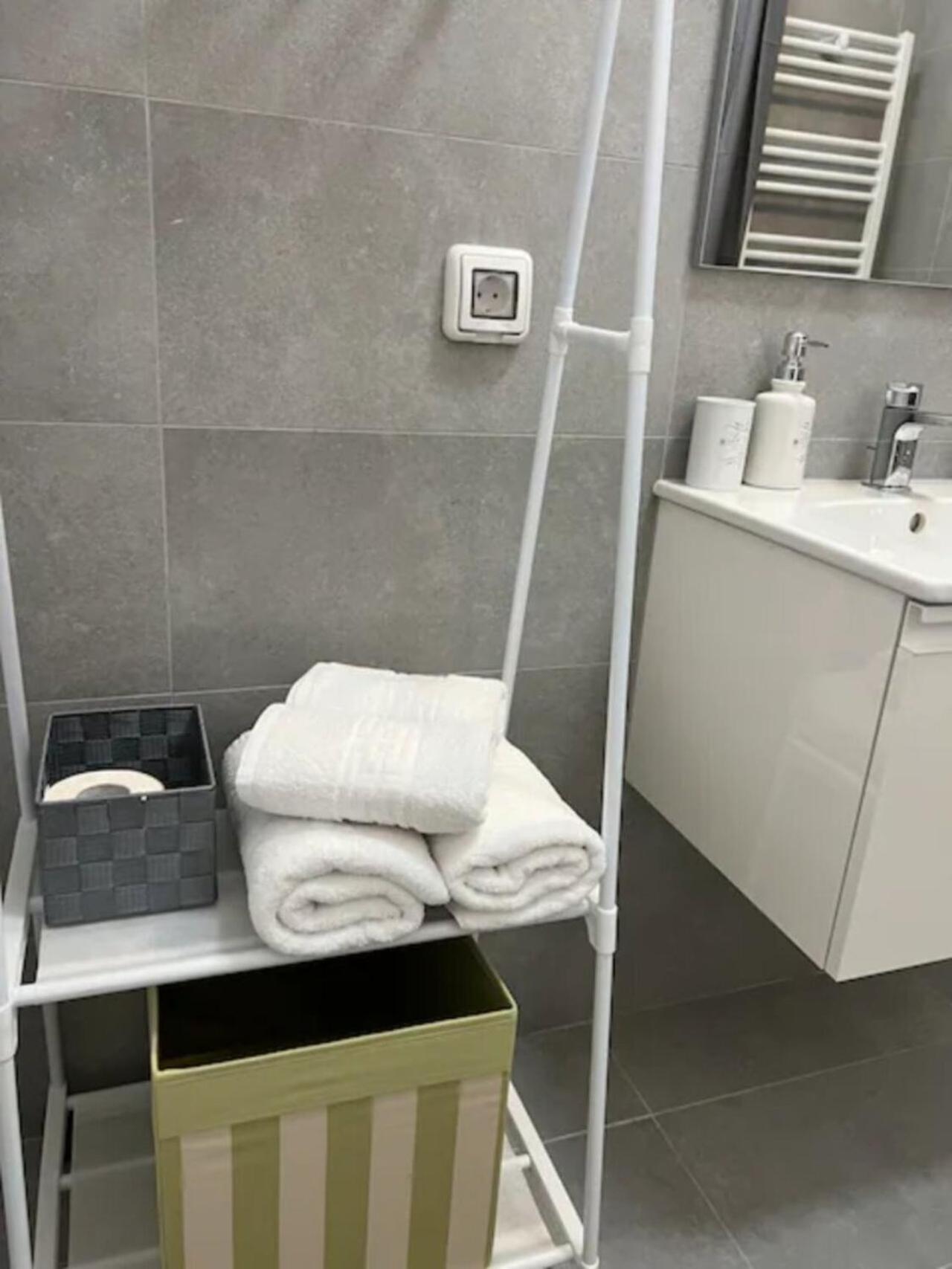 High-Rise Luxury Apartment With Free Parking Bucharest Luaran gambar